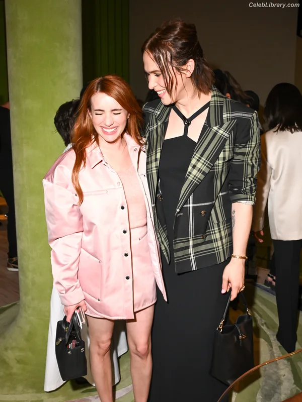 Emma Roberts photo 7 of 1780