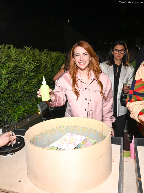 Emma Roberts photo 9 of 1780