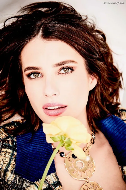 Emma Roberts photo 19 of 1780