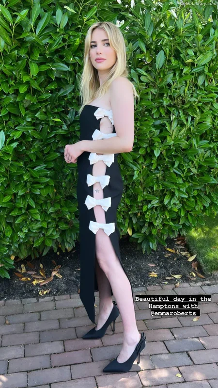 Emma Roberts photo 1 of 1780