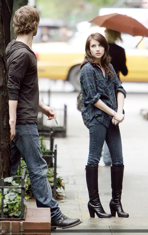 Emma Roberts photo 9 of 1780
