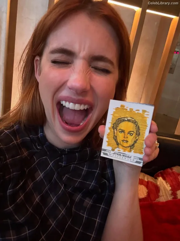 Emma Roberts photo 10 of 1780