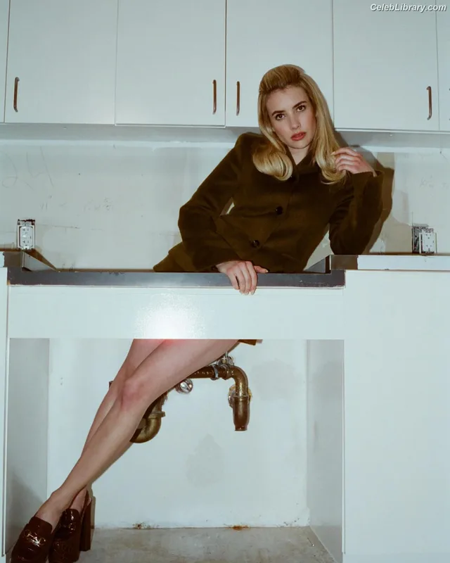 Emma Roberts photo 20 of 1780