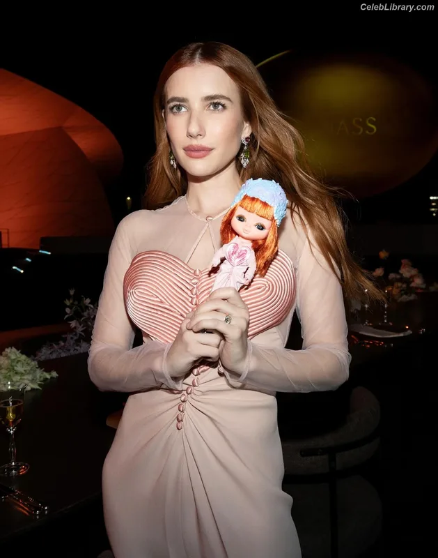 Emma Roberts photo 13 of 1780