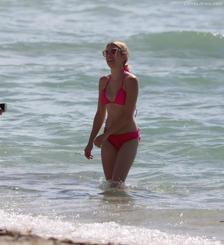 Emma Roberts photo 23 of 1780
