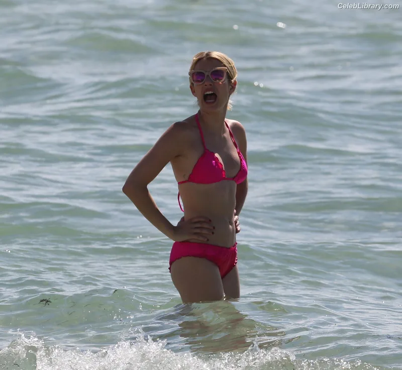 Emma Roberts photo 9 of 1780