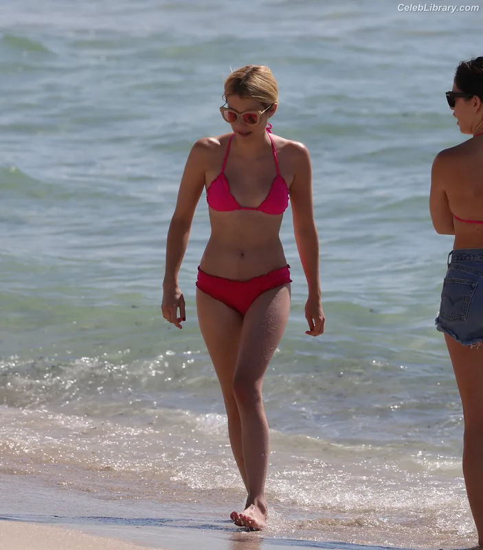 Emma Roberts photo 17 of 1780
