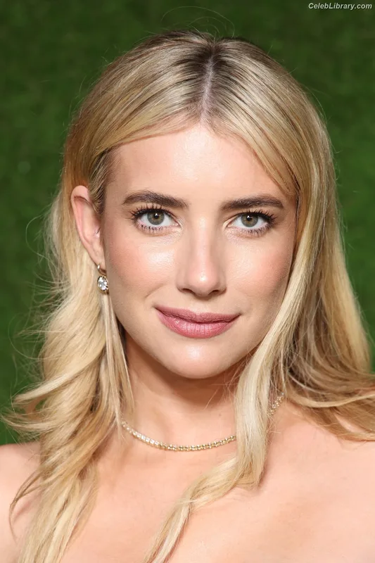 Emma Roberts photo 2 of 1780
