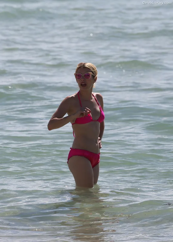 Emma Roberts photo 21 of 1780