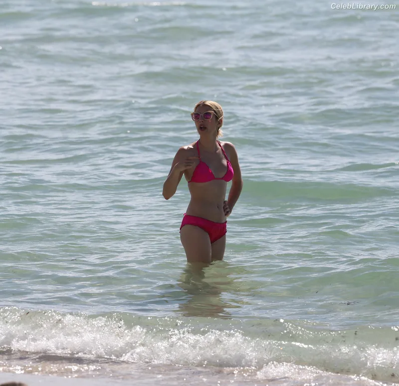 Emma Roberts photo 1 of 1780