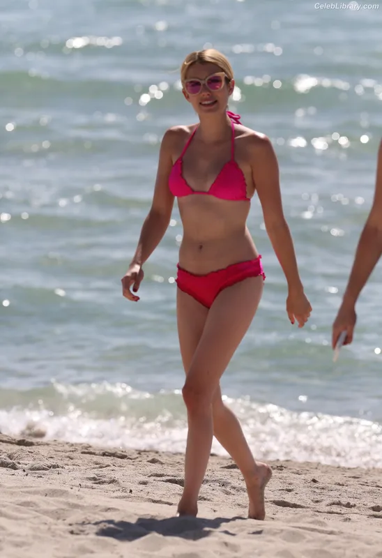 Emma Roberts photo 7 of 1780