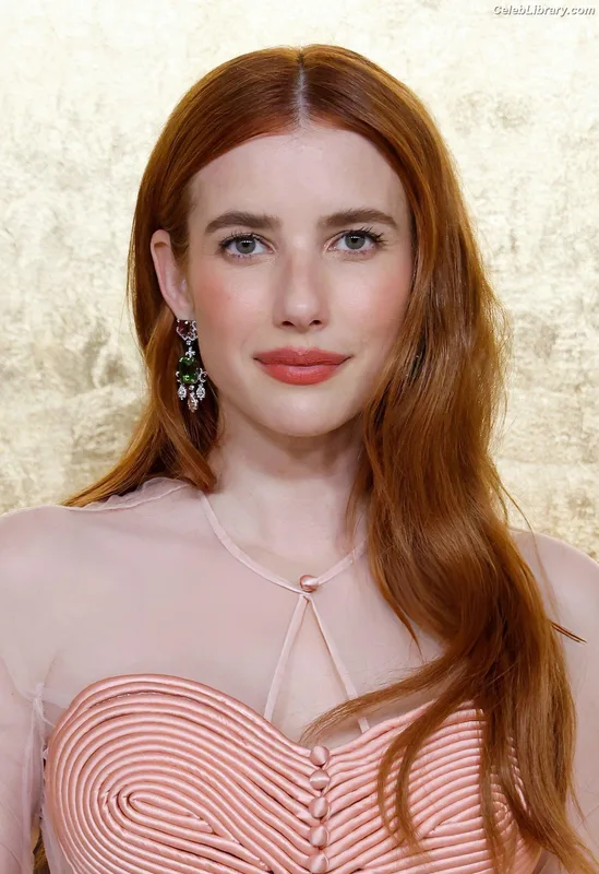 Emma Roberts photo 12 of 1780