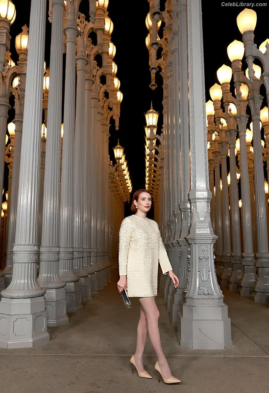 Emma Roberts photo 13 of 1780