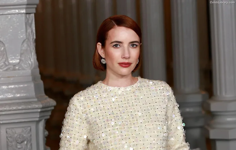 Emma Roberts photo 14 of 1780