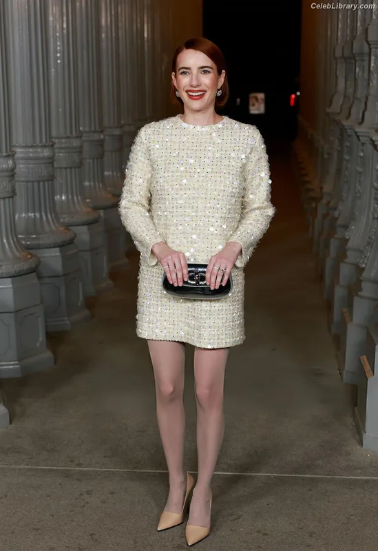 Emma Roberts photo 15 of 1780