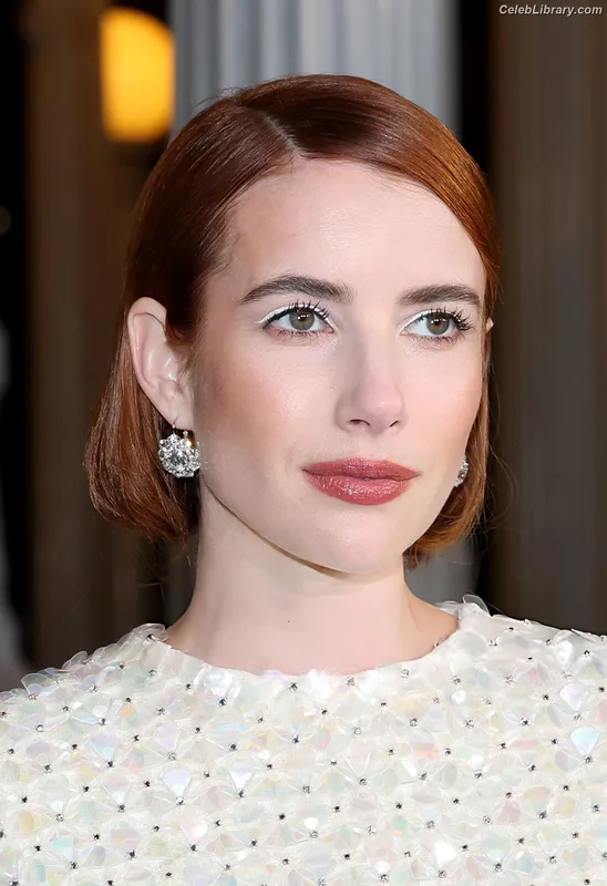Emma Roberts photo 16 of 1780