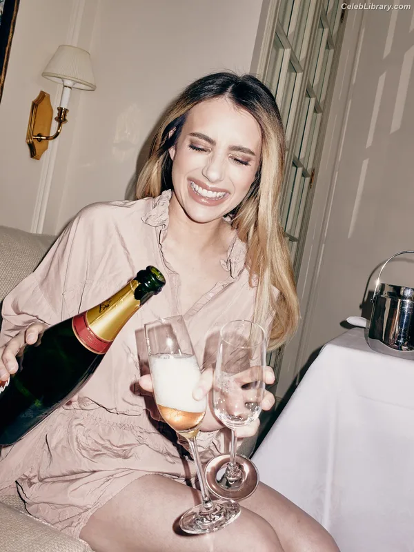 Emma Roberts photo 17 of 1780