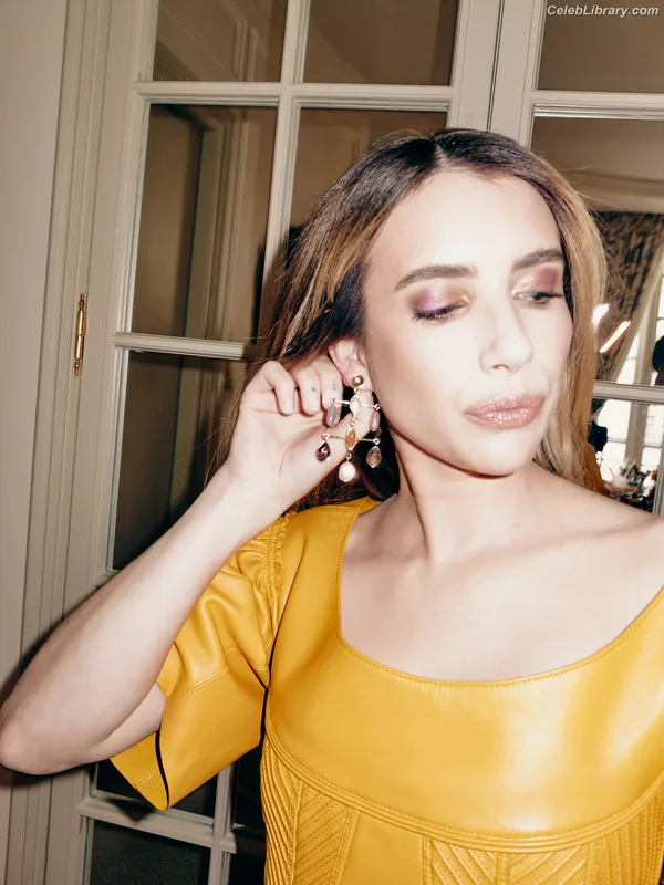 Emma Roberts photo 20 of 1780