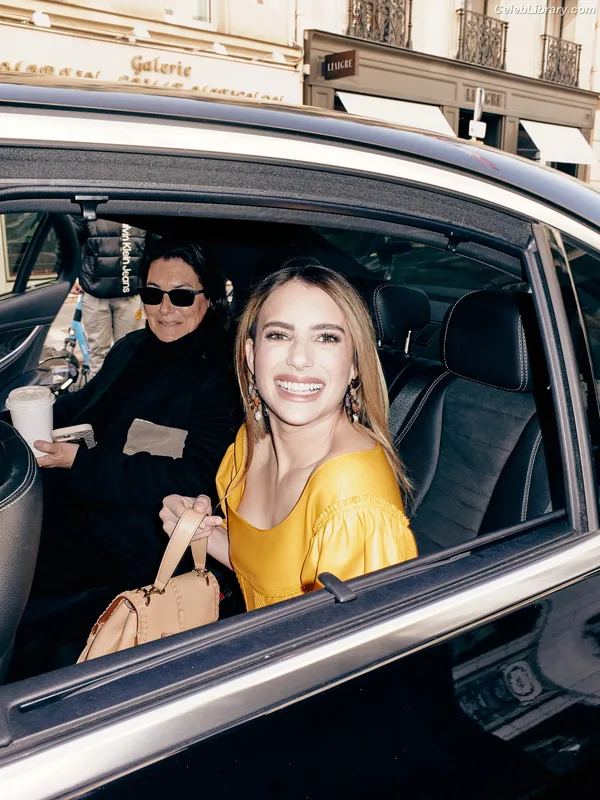 Emma Roberts photo 23 of 1780