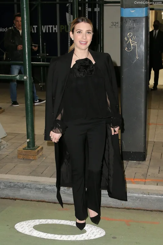 Emma Roberts photo 4 of 1780