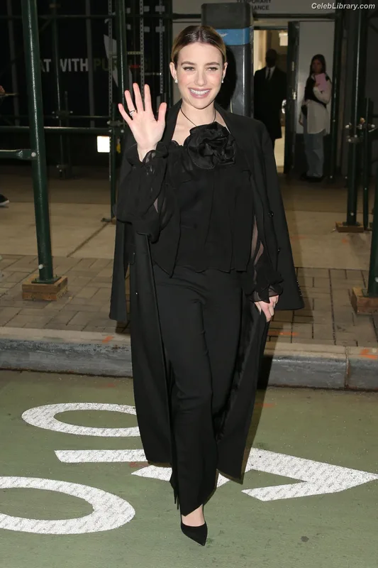 Emma Roberts photo 5 of 1780