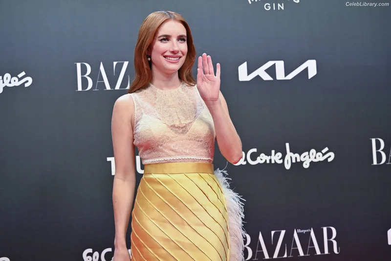Emma Roberts photo 18 of 1780