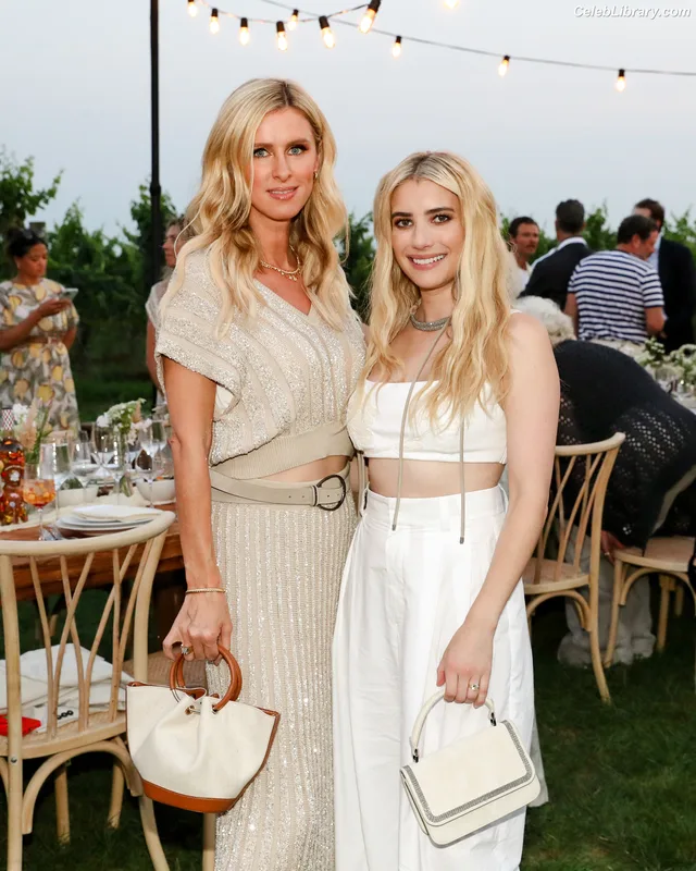 Emma Roberts photo 7 of 1780