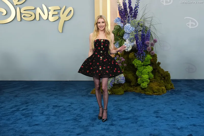 Emma Roberts photo 20 of 1780