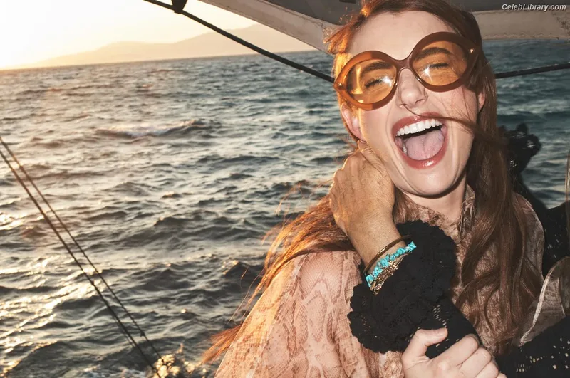 Emma Roberts photo 3 of 1780