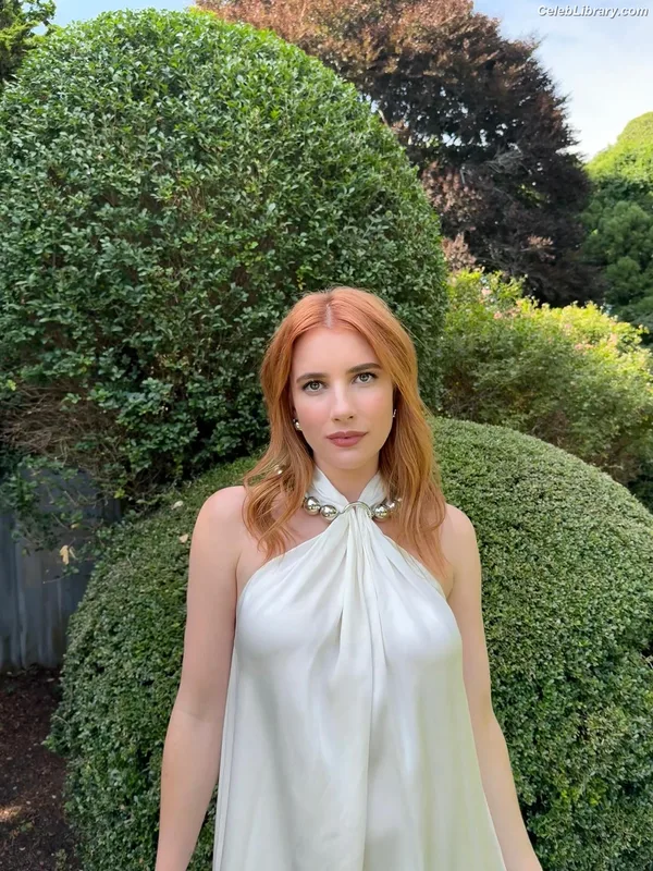 Emma Roberts photo 6 of 1780