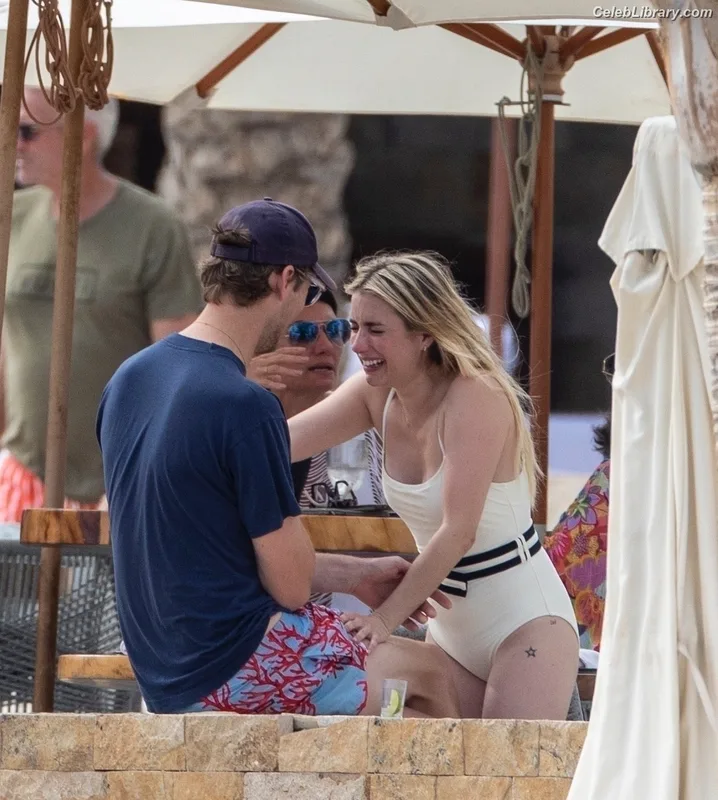 Emma Roberts photo 2 of 1780
