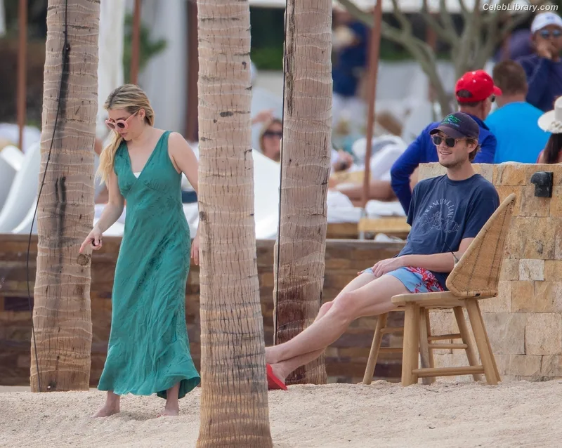 Emma Roberts photo 7 of 1780