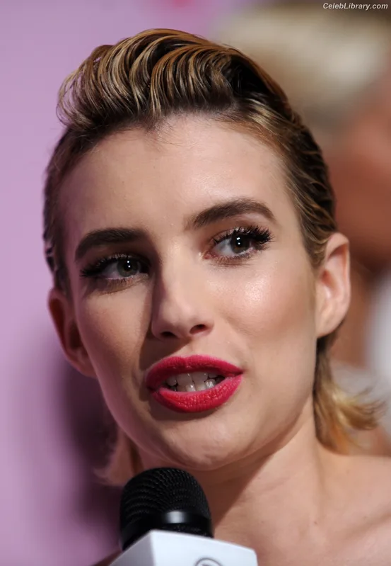 Emma Roberts photo 3 of 1780