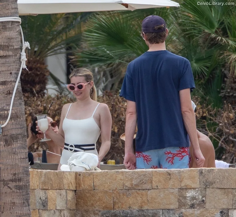 Emma Roberts photo 5 of 1780