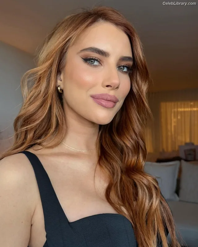 Emma Roberts photo 20 of 1780