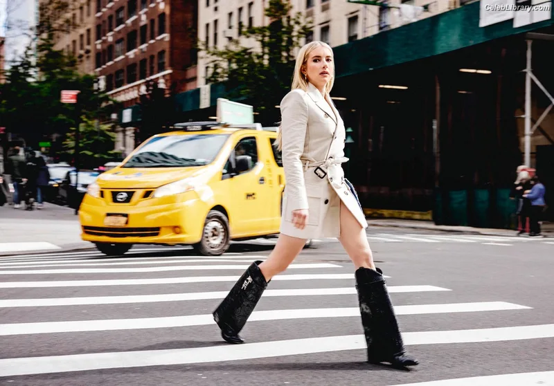 Emma Roberts photo 7 of 1780