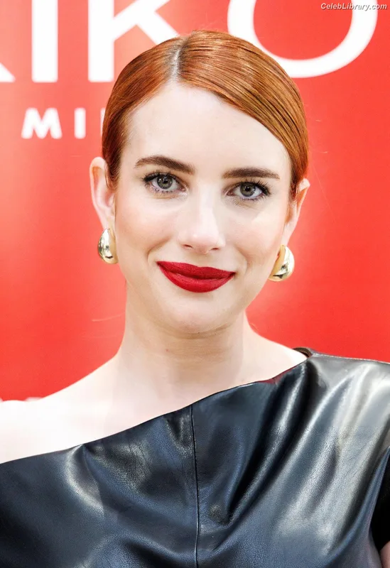 Emma Roberts photo 10 of 1780