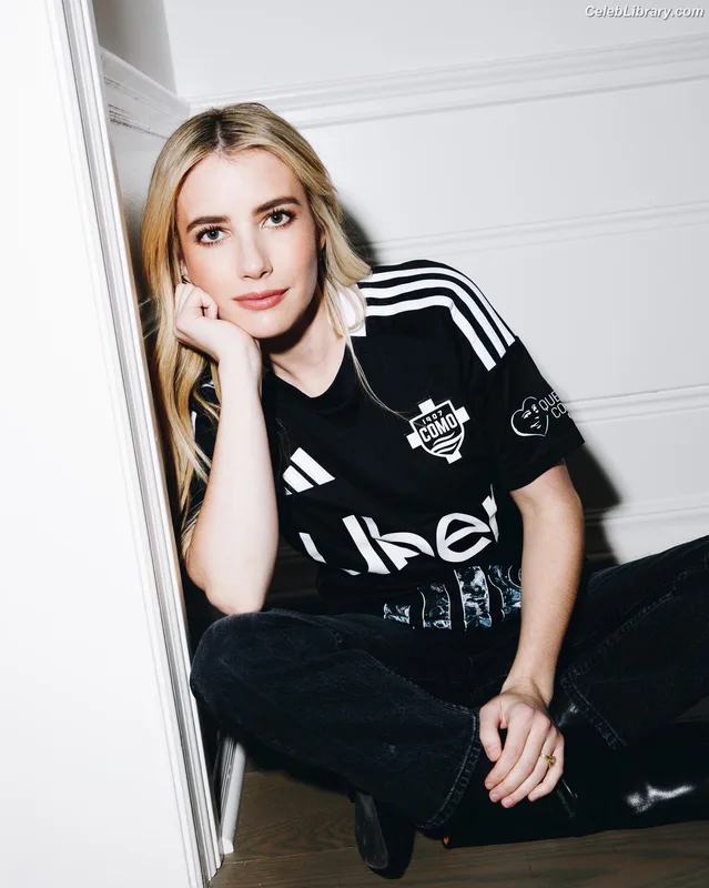 Emma Roberts photo 24 of 1780