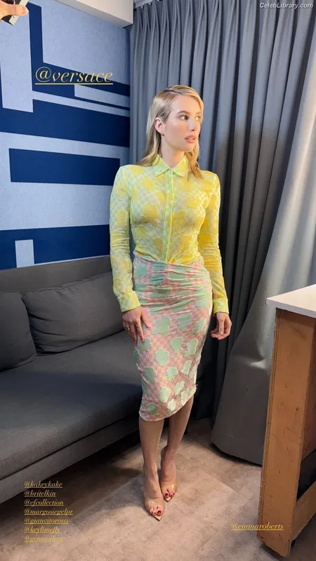 Emma Roberts photo 2 of 1780