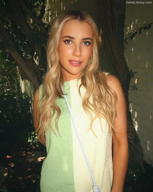 Emma Roberts photo 7 of 1780