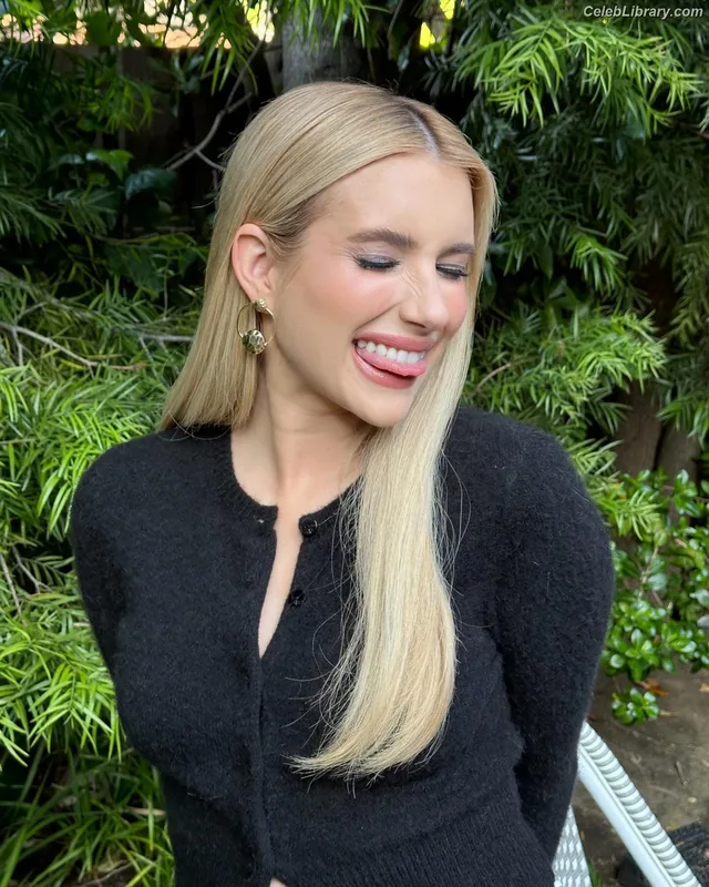 Emma Roberts photo 9 of 1780