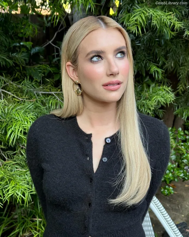 Emma Roberts photo 10 of 1780