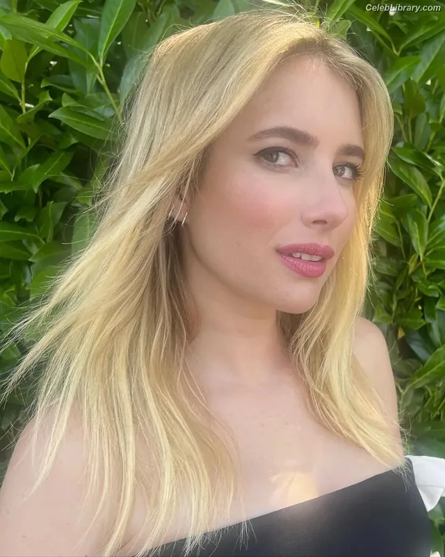 Emma Roberts photo 12 of 1780