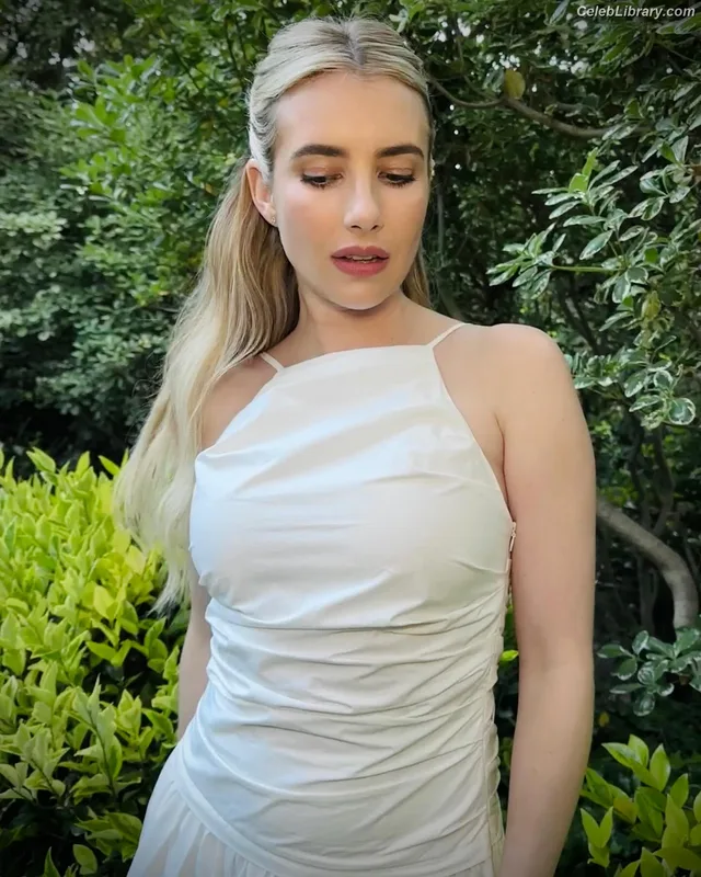 Emma Roberts photo 14 of 1780