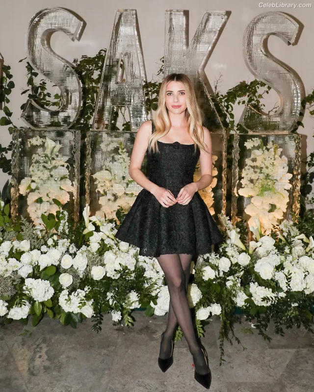 Emma Roberts photo 20 of 1780