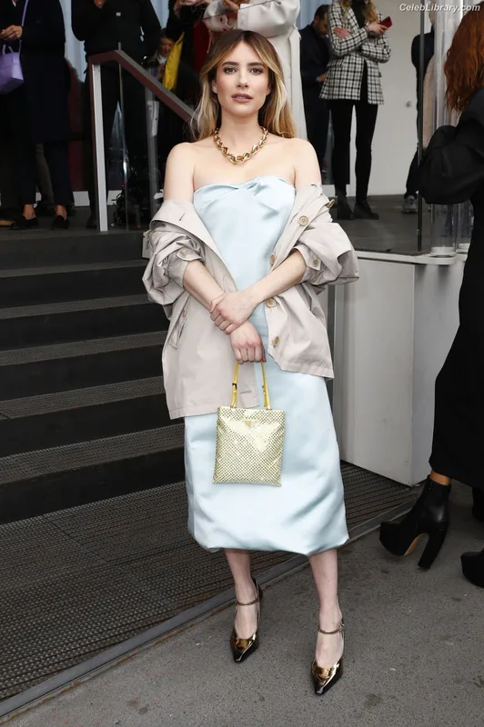 Emma Roberts photo 2 of 1780