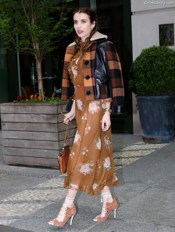 Emma Roberts photo 8 of 1780