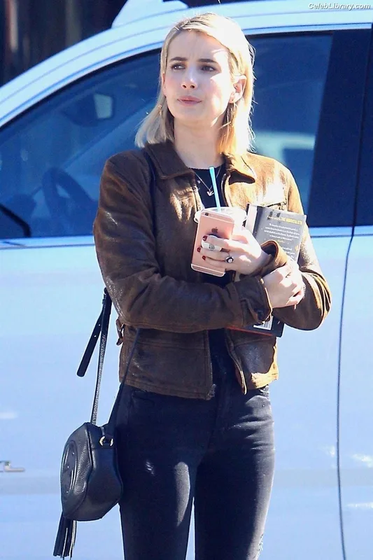 Emma Roberts photo 9 of 1780