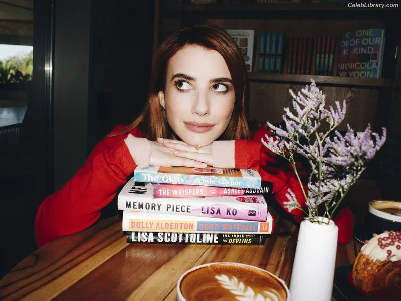 Emma Roberts photo 10 of 1780