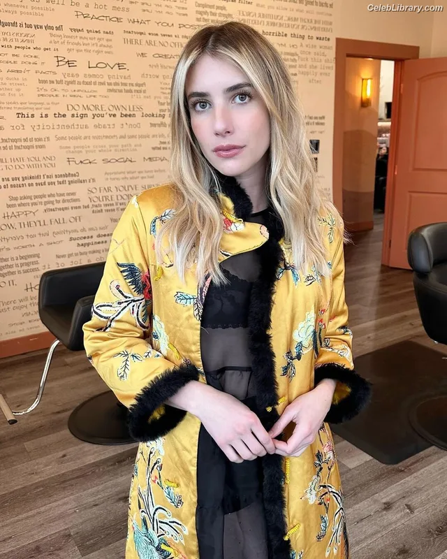 Emma Roberts photo 4 of 1780
